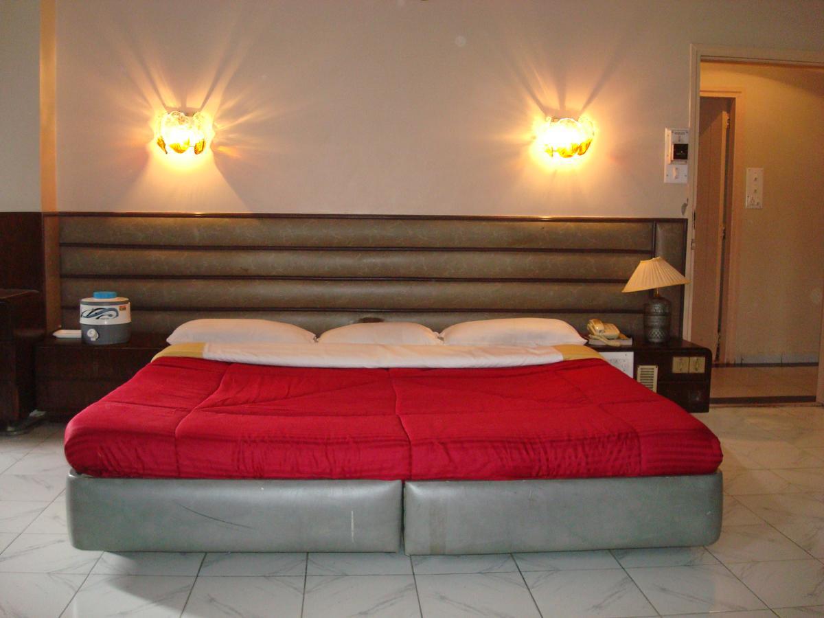 Hotel Siddhartha Palace Ahmedabad Luaran gambar